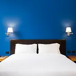 לינה וארוחת בוקר Sky Blue Place